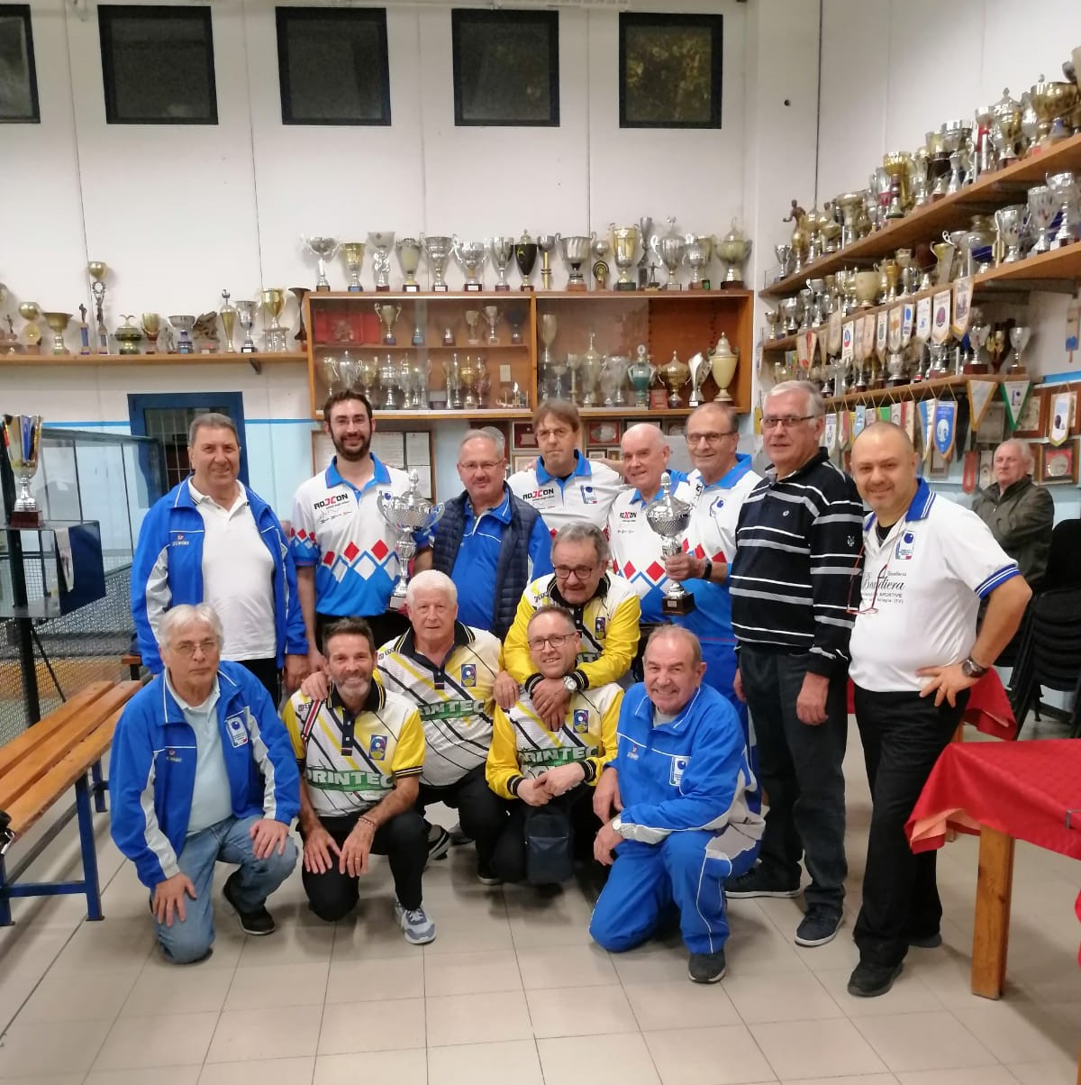 R12 AZZ Ref foto gruppo